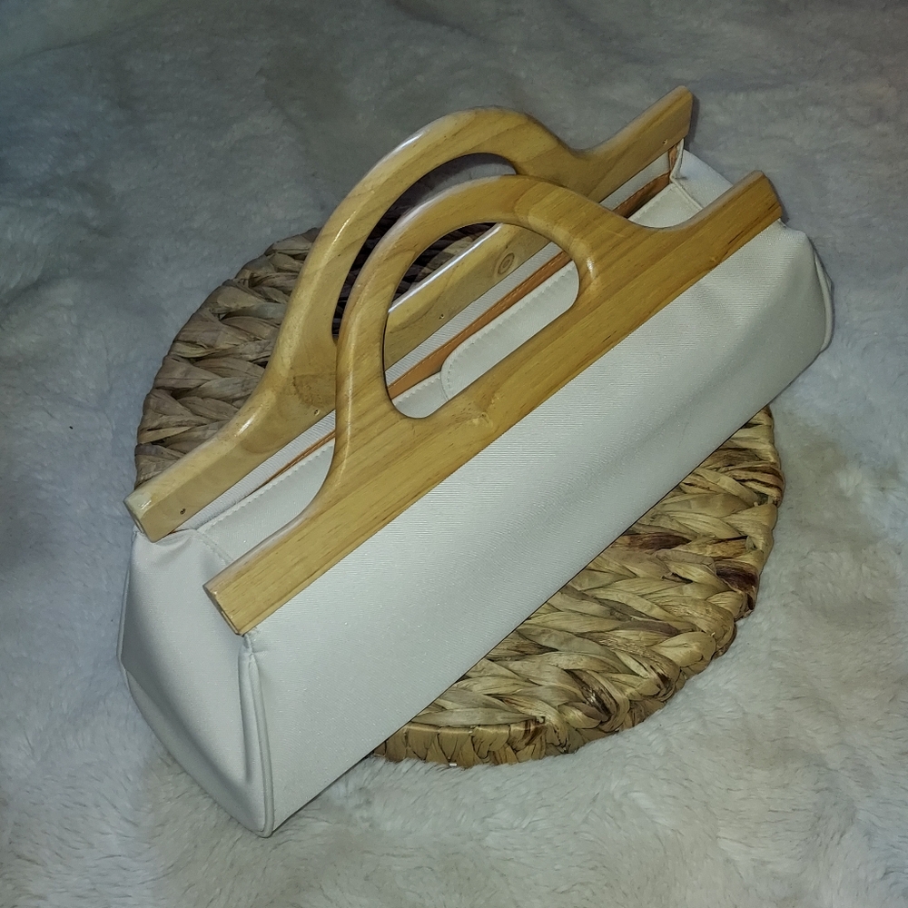 Vintage Cream Handbag with Wooden Handles - Picture 2 of 10